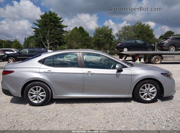 4T1DAACK4SU044706 2025 TOYOTA CAMRY Silver Սալոնի հետևի տեսք