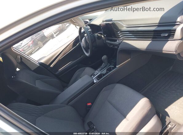 4T1DAACK4SU106556 2025 TOYOTA CAMRY Серебряный Вид салона спереди