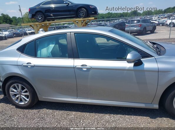 4T1DAACK4SU106556 2025 TOYOTA CAMRY Серебряный Вид задней части салона