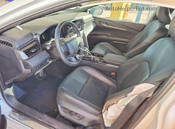 4T1DAACK4SU554506 2025 TOYOTA CAMRY White Widok wnętrza z przodu