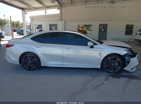 4T1DAACK4TU744226 2026 TOYOTA CAMRY White Widok wnętrza z tyłu