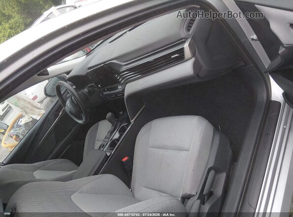 4T1DAACK5SU105495 2025 TOYOTA CAMRY Серебряный Вид салона спереди
