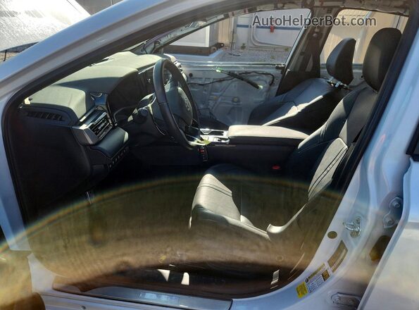 4T1DAACK5SU602580 2025 TOYOTA CAMRY Белый Вид салона спереди