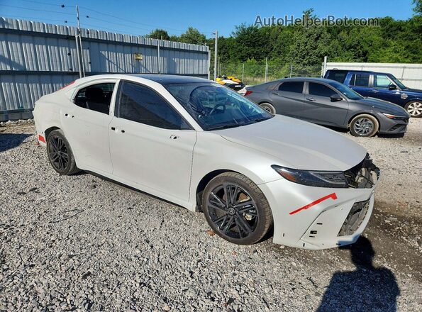 4T1DAACK5SU602580 2025 TOYOTA CAMRY Белый Передняя правая четверть