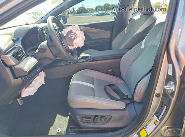 4T1DAACK5SU638463 2025 TOYOTA CAMRY Серый Вид салона спереди