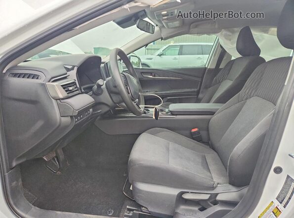 4T1DAACK5SU649348 2025 TOYOTA CAMRY White Widok wnętrza z przodu