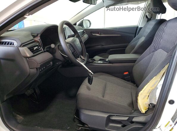 4T1DAACK5TU253700 2026 TOYOTA CAMRY White Front interior view