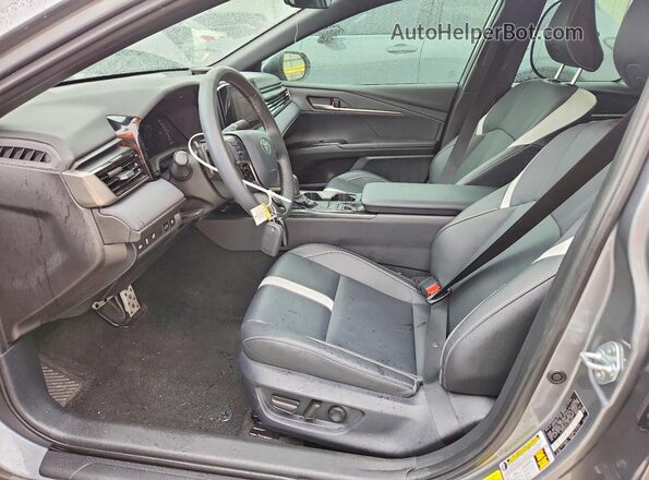 4T1DAACK5TU662912 2026 TOYOTA CAMRY Silver Front interior view