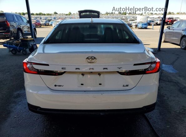 4T1DAACK6SU020956 2025 TOYOTA CAMRY White უკანა ხედი