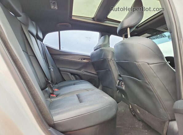 4T1DAACK6SU066464 2025 TOYOTA CAMRY White Հետևի նստատեղերի տեսք