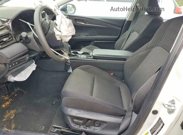 4T1DAACK6SU122810 2025 TOYOTA CAMRY Белый Вид салона спереди