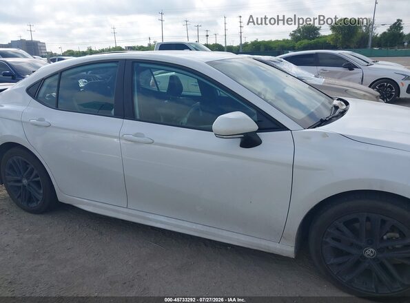 4T1DAACK6SU555897 2025 TOYOTA CAMRY White Widok wnętrza z tyłu