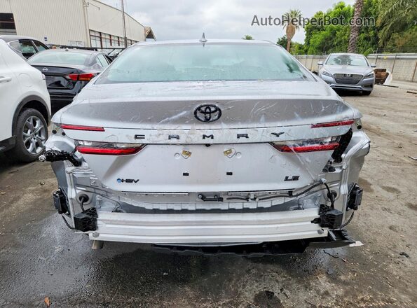4T1DAACK6SU574076 2025 TOYOTA CAMRY Silver Հետևի տեսք