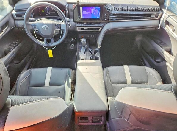 4T1DAACK6SU581027 2025 TOYOTA CAMRY Белый Вид панели приборов