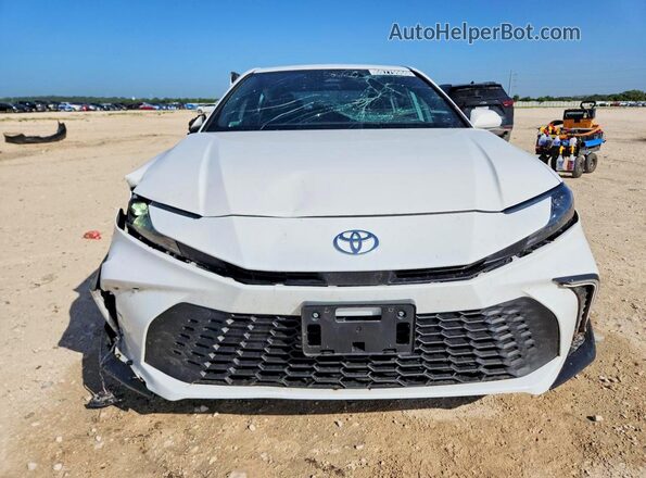 4T1DAACK6SU581027 2025 TOYOTA CAMRY Белый Вид спереди