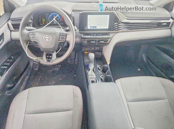 4T1DAACK6SU615208 2025 TOYOTA CAMRY Silver წინა პანელის ხედი
