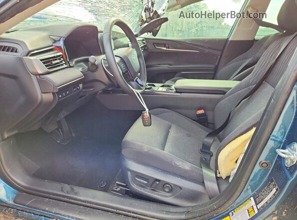4T1DAACK6SU615838 2025 TOYOTA CAMRY Teal Front interior view