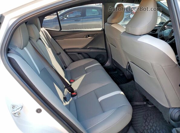 4T1DAACK6SU626953 2025 TOYOTA CAMRY White Vista de los asientos traseros