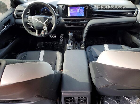 4T1DAACK7SU576001 2025 TOYOTA CAMRY Silver Dashboard view