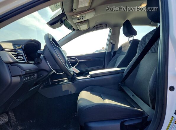4T1DAACK7SU587967 2025 TOYOTA CAMRY White Front interior view