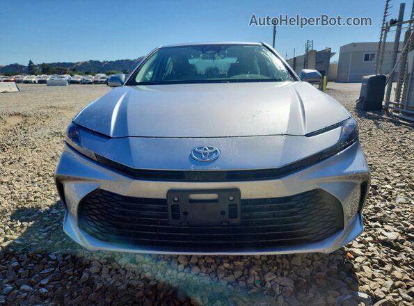 4T1DAACK7SU593171 2025 TOYOTA CAMRY Серебряный Вид спереди