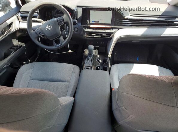 4T1DAACK7TU271115 2026 TOYOTA CAMRY Красный Вид панели приборов