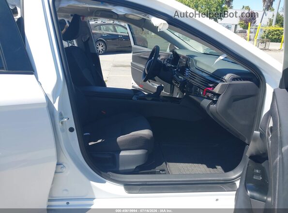 4T1DAACK7TU668999 2026 TOYOTA CAMRY Белый Вид салона спереди