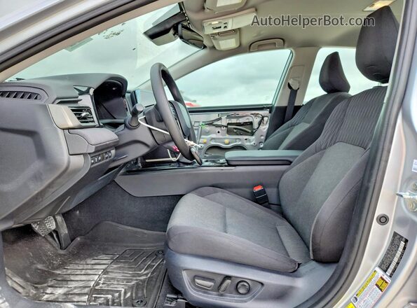 4T1DAACK7TU675421 2026 TOYOTA CAMRY Silver წინა სალონის ხედი