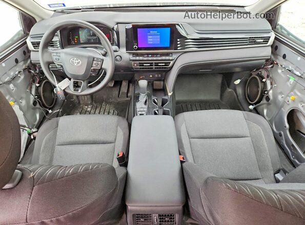 4T1DAACK7TU675421 2026 TOYOTA CAMRY Silver წინა პანელის ხედი