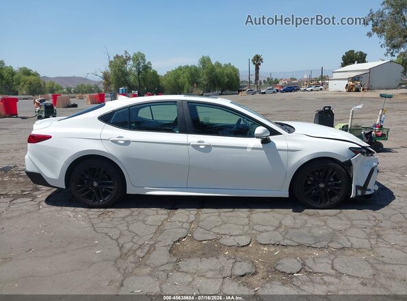 4T1DAACK8SU028203 2025 TOYOTA CAMRY White Widok wnętrza z tyłu