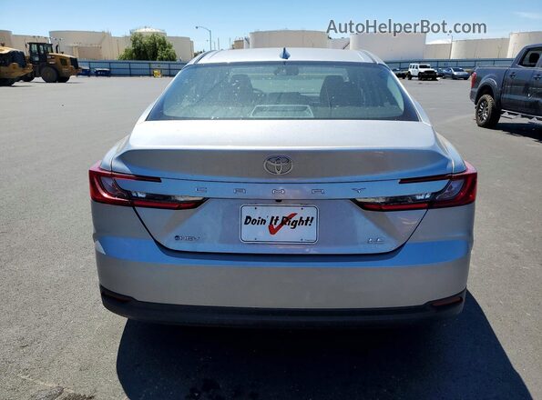 4T1DAACK8SU534288 2025 TOYOTA CAMRY Silver Հետևի տեսք