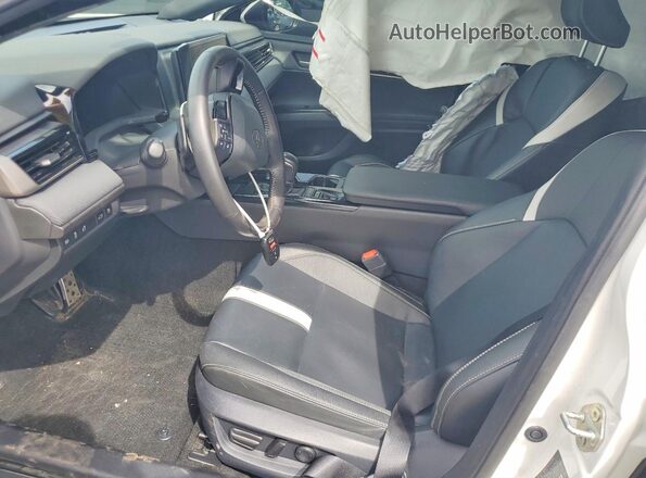 4T1DAACK8SU549938 2025 TOYOTA CAMRY White წინა სალონის ხედი