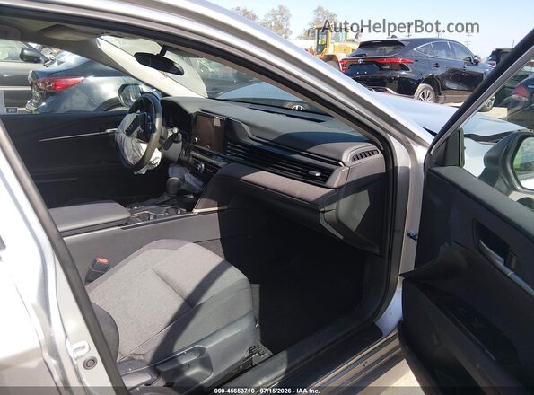 4T1DAACK8SU594796 2025 TOYOTA CAMRY Серебряный Вид салона спереди
