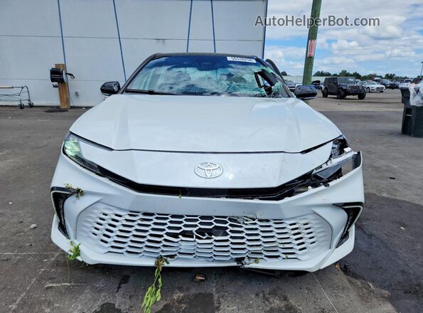 4T1DAACK9SU018912 2025 TOYOTA CAMRY White Դիմացի տեսք