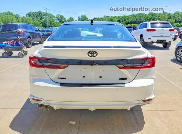 4T1DAACK9SU145983 2025 TOYOTA CAMRY White Widok z tyłu