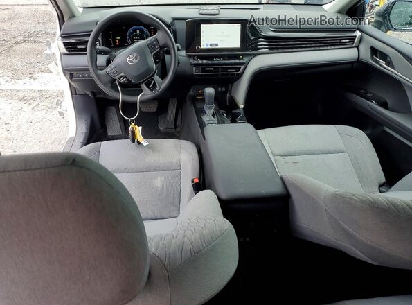4T1DAACK9SU194441 2025 TOYOTA CAMRY White Dashboard view