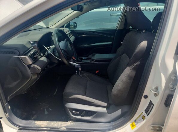 4T1DAACK9SU510811 2025 TOYOTA CAMRY White Front interior view