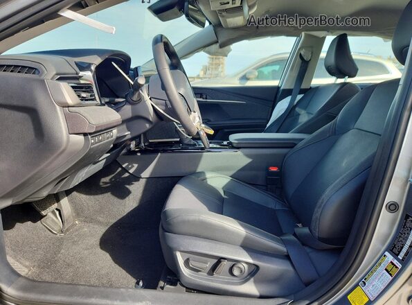 4T1DAACK9TU281063 2026 TOYOTA CAMRY Gray წინა სალონის ხედი