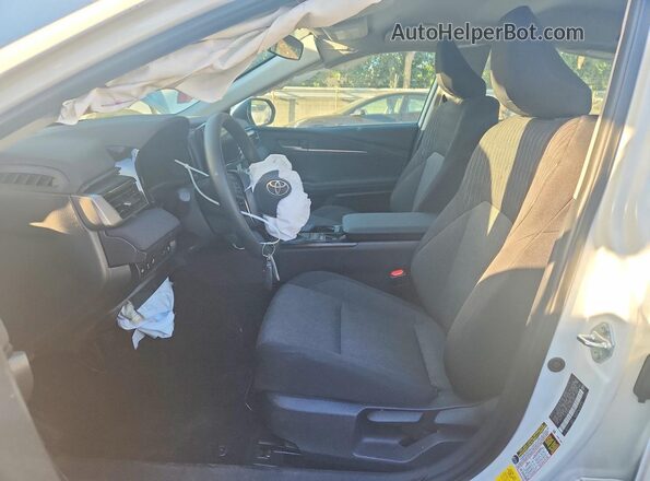 4T1DAACK9TU725297 2026 TOYOTA CAMRY White Front interior view