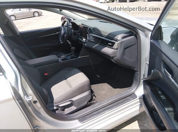 4T1DAACKXSU031958 2025 TOYOTA CAMRY Серый Вид салона спереди