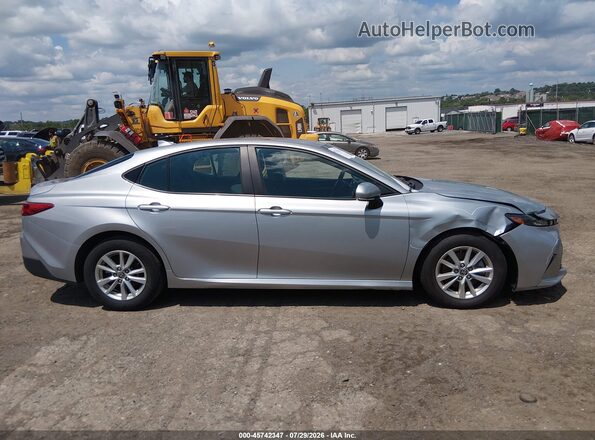 4T1DAACKXSU031958 2025 TOYOTA CAMRY Серый Вид задней части салона