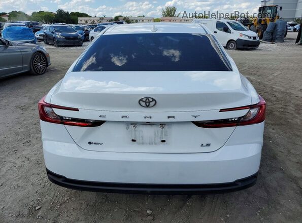 4T1DAACKXSU047061 2025 TOYOTA CAMRY White Rear view