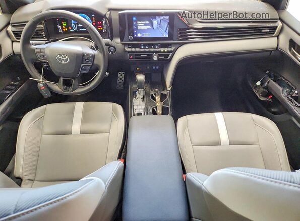 4T1DAACKXSU090735 2025 TOYOTA CAMRY Синий Вид панели приборов