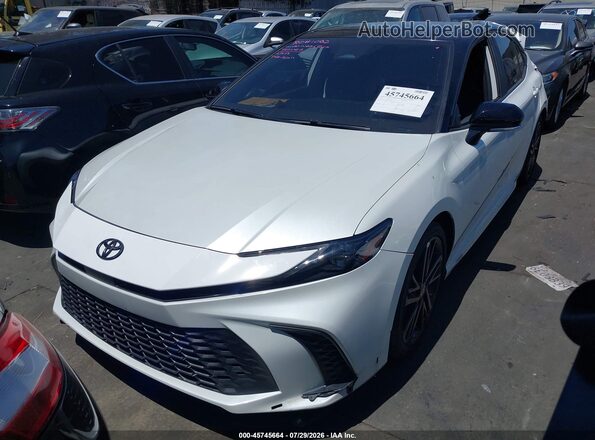 4T1DAACKXSU169726 2025 TOYOTA CAMRY White Vista tres cuartos delantera izquierda