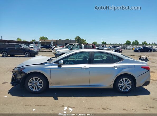 4T1DAACKXSU519971 2025 TOYOTA CAMRY Silver Вид задньої частини салону