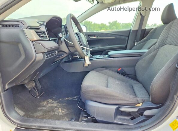 4T1DAACKXSU524913 2025 TOYOTA CAMRY White Vista interior delantera
