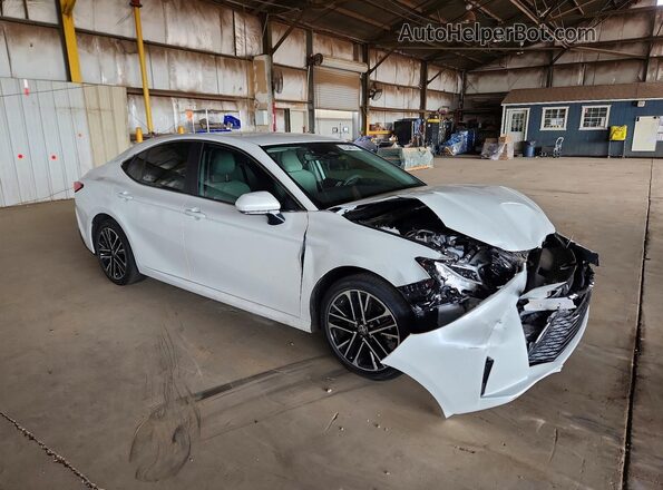 4T1DAACKXTU292170 2026 TOYOTA CAMRY White Front right