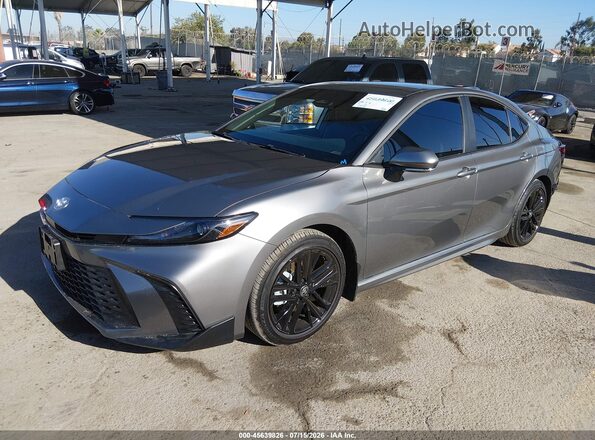4T1DAACKXTU293187 2026 TOYOTA CAMRY Silver Przód lewy
