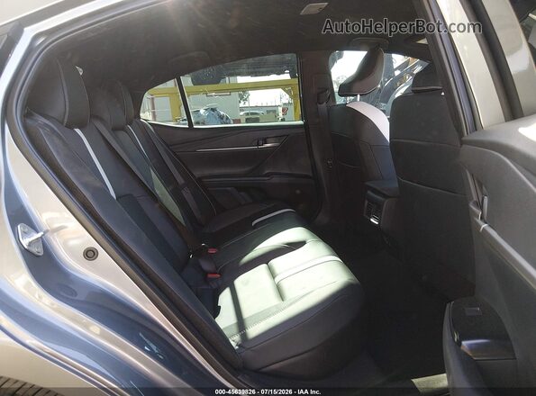 4T1DAACKXTU293187 2026 TOYOTA CAMRY Silver Widok naklejki z numerem VIN