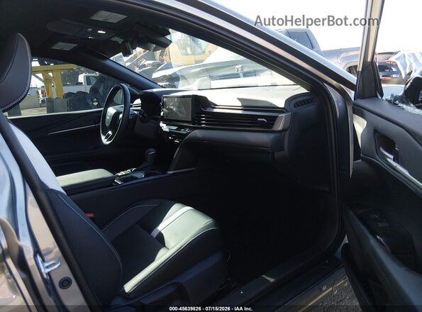 4T1DAACKXTU293187 2026 TOYOTA CAMRY Silver Widok wnętrza z przodu